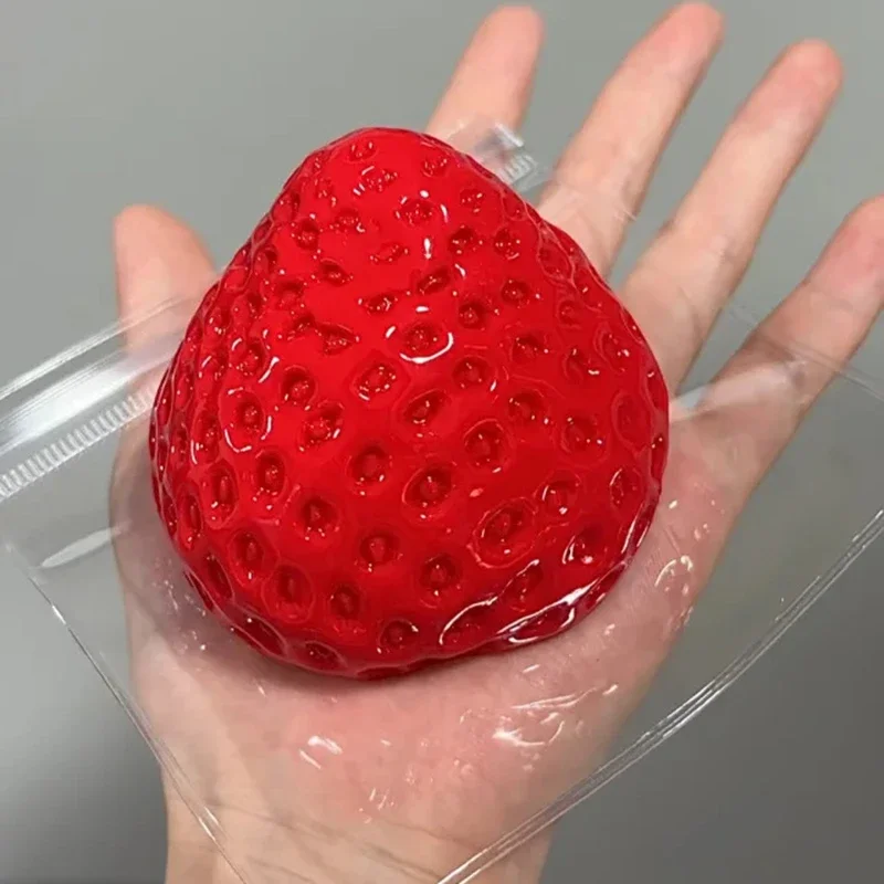 Squishy Big Strawberry Squeeze - Party Games Entertainer recensie en prijs