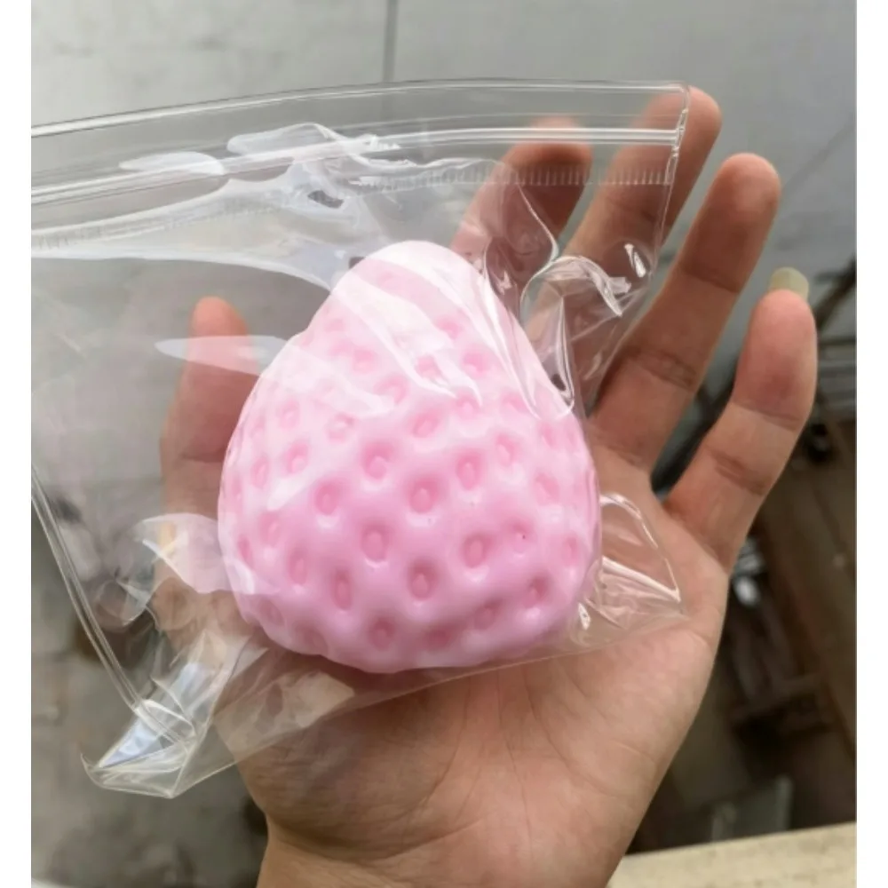 Squishy Big Strawberry Squeeze - Party Games Entertainer recensie en prijs